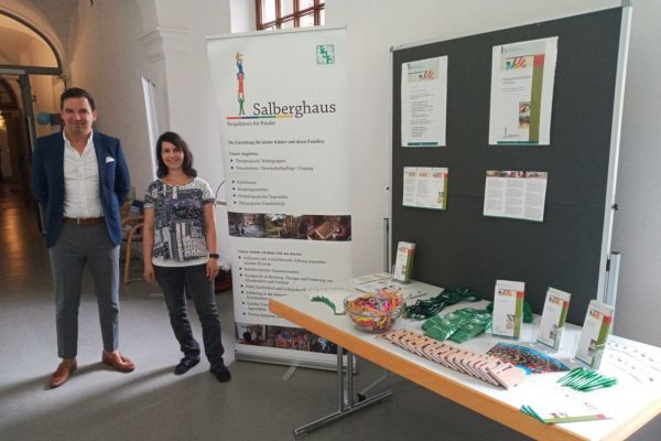„Zusammenkommen ist ein Beginn…“ – Die Pädagogische Familienhilfe vertritt das Salberghaus auf der Trägerbörse des Kreisjugendamtes München